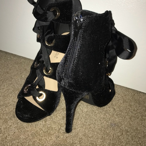 “Nickie Heeled Sandal” - Picture 3 of 7